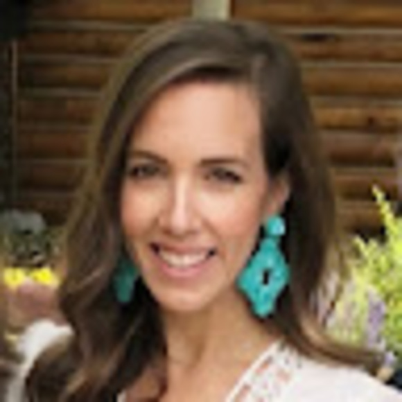 Profile Picture of Katie Pitzer (@kvpitzer) on Poshmark