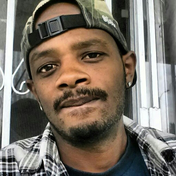 Profile Picture of Chris Goldsmith (@iamgoldsmith) on Poshmark