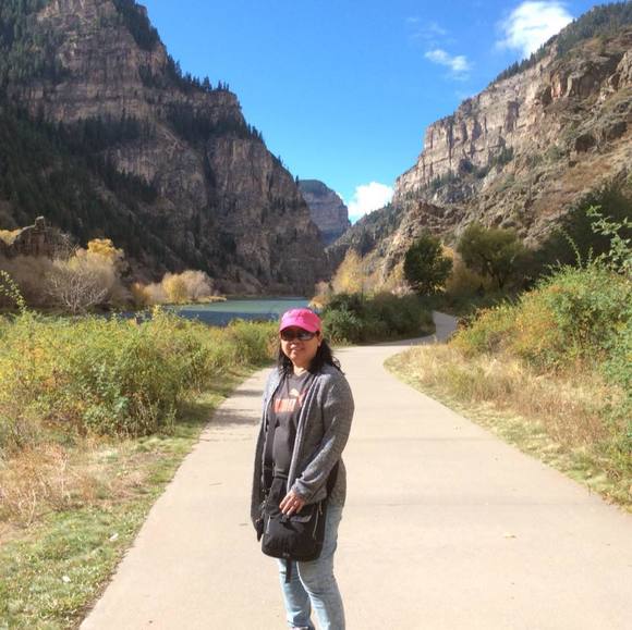 Profile Picture of Pavena Teawdatwan (@pavena_nunt) on Poshmark