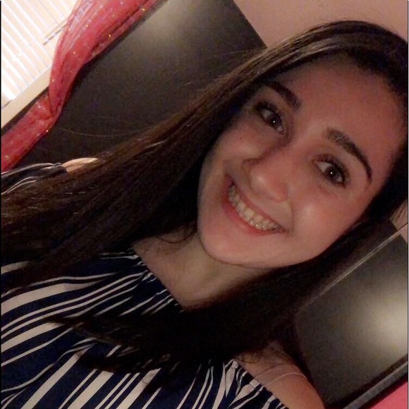 Profile Picture of Brianna Lennon (@bri_lennon_) on Poshmark