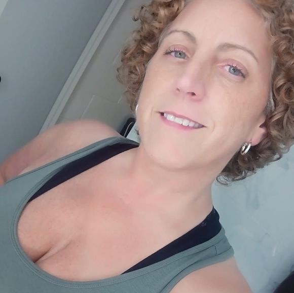 Profile Picture of Michelle Carbo (@mcprincezz1) on Poshmark