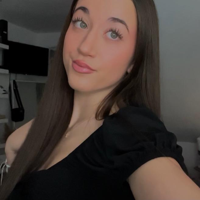 Profile Picture of 𝑳𝑰𝑵𝑫𝑨 (@linda.hll) on Tiktok