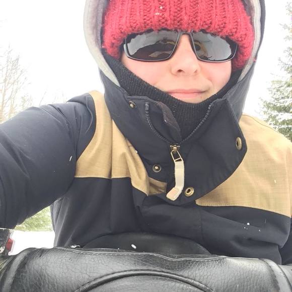 Profile Picture of Joëlle Pelletier (@jo_tite_cocotte) on Poshmark