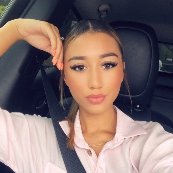 Profile Picture of Juliana Redding (@juliana_redding) on Poshmark