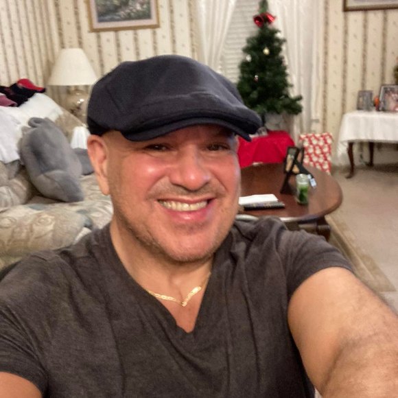 Profile Picture of Richard Valentin (@richardvalen329) on Poshmark