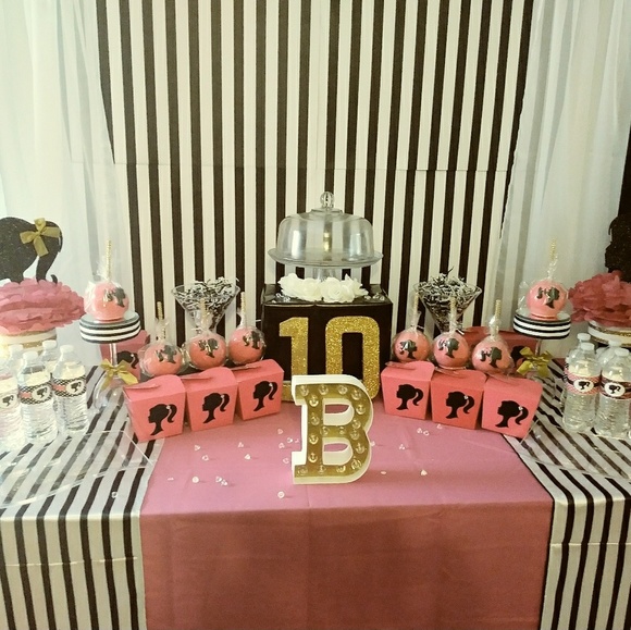 Profile Picture of Iya Goodlow (@trill_gear) on Poshmark