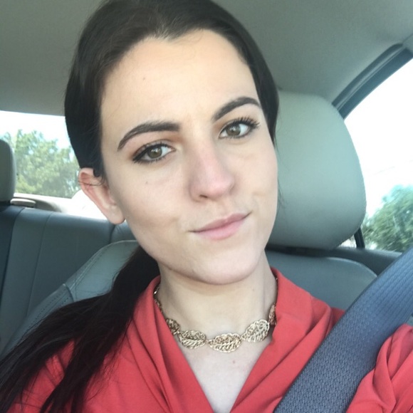 Profile Picture of Qendresa Batalli (@qbatalli) on Poshmark