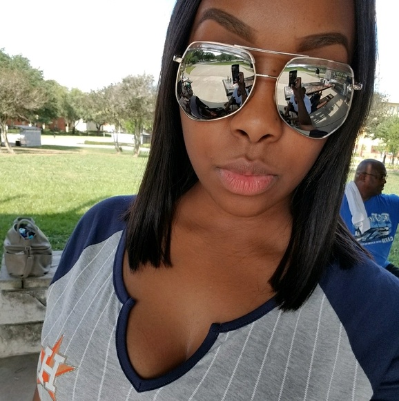 Profile Picture of Ravin Williams (@fancymom84) on Poshmark