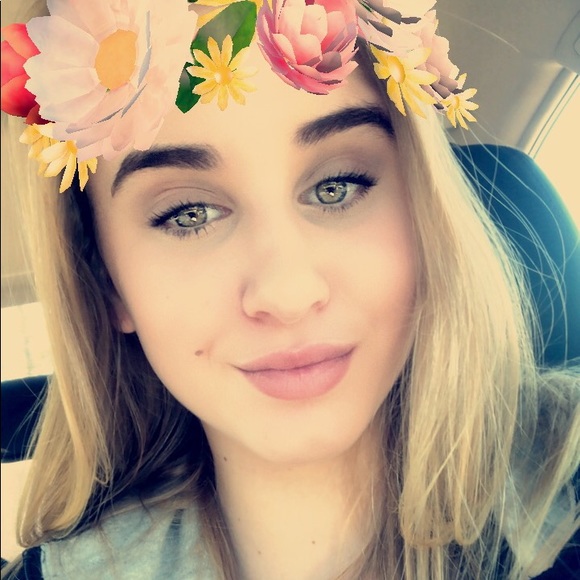 Profile Picture of Trinity Jenkins (@t_elisabeth) on Poshmark