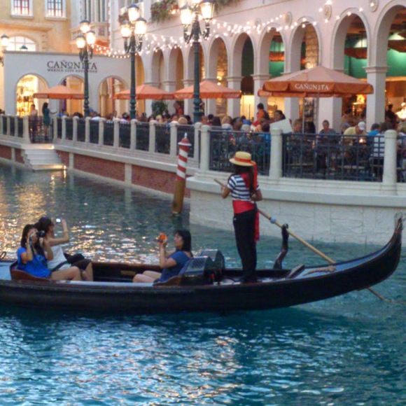 Profile Picture of Alice Kuo (@gabbanafafa) on Poshmark