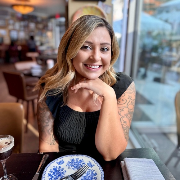 Profile Picture of Sami Colombo (@samiicolombo) on Poshmark