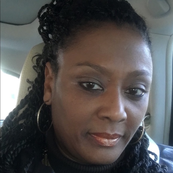 Profile Picture of Janice Thomas (@girltherapy33) on Poshmark