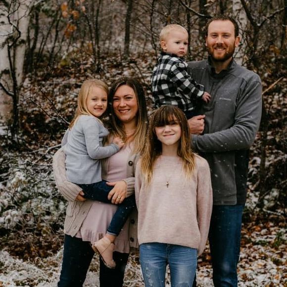 Profile Picture of Amanda Adriano (@amadriano17) on Poshmark