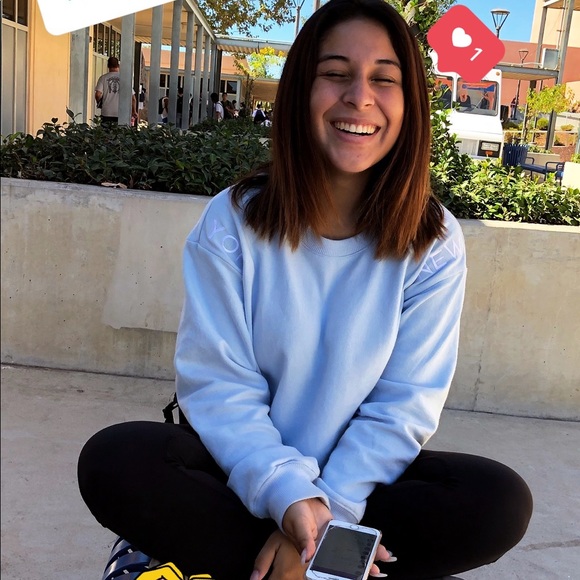 Profile Picture of Destiny Gonzales (@destinygonz10) on Poshmark