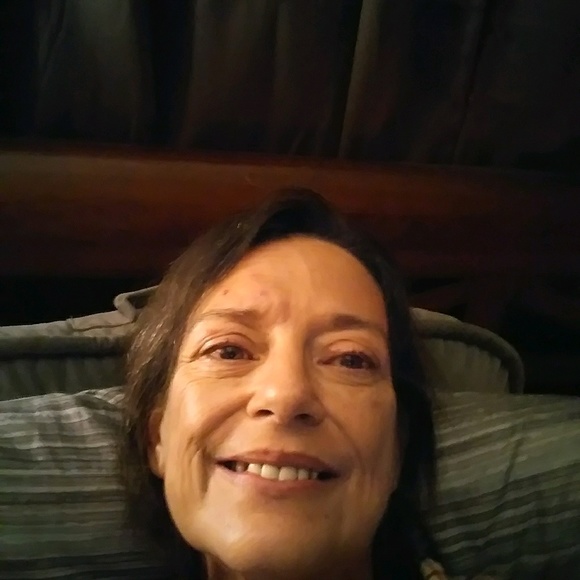 Profile Picture of Cindy Alexander (@cindylou51365) on Poshmark