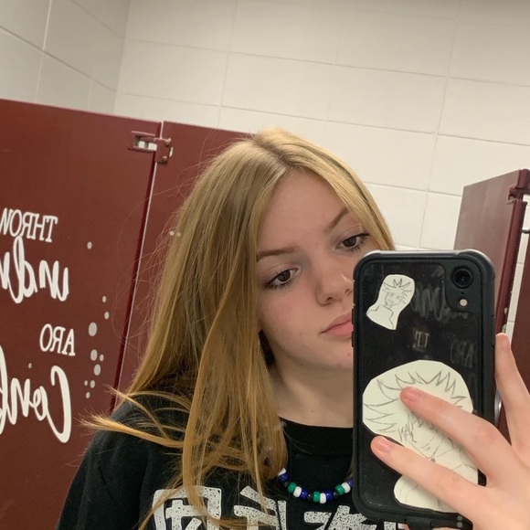 Anna Anglen - Poshmark Profile Picture of Anna Anglen (@anglenanna76) on Poshmark