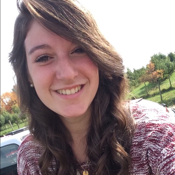 Profile Picture of Michaela Moore (@michaela_moore) on Poshmark