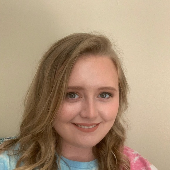 Profile Picture of Allison Loftis (@allison_loftis) on Poshmark