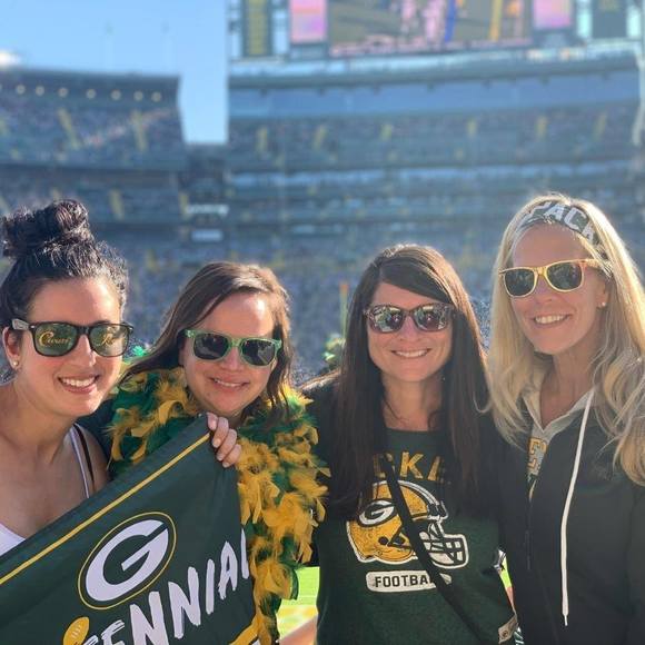 Profile Picture of Kim Stangel (@kimstangel) on Poshmark