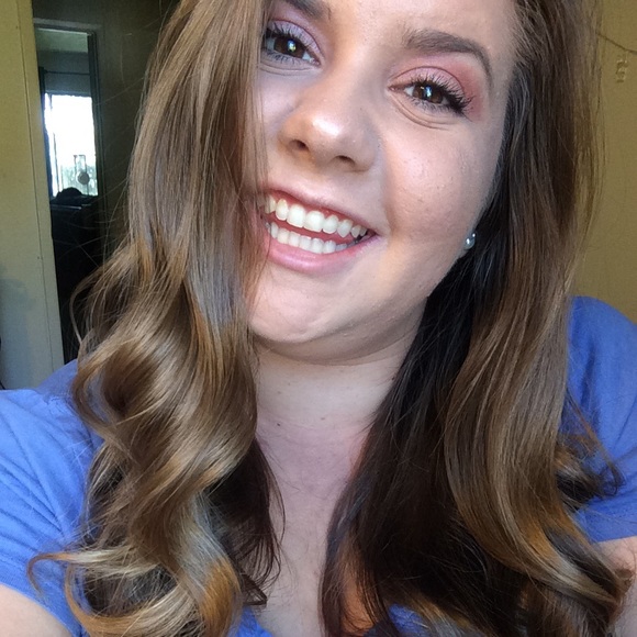 Profile Picture of Correlle Lynch (@correllelindsay) on Poshmark