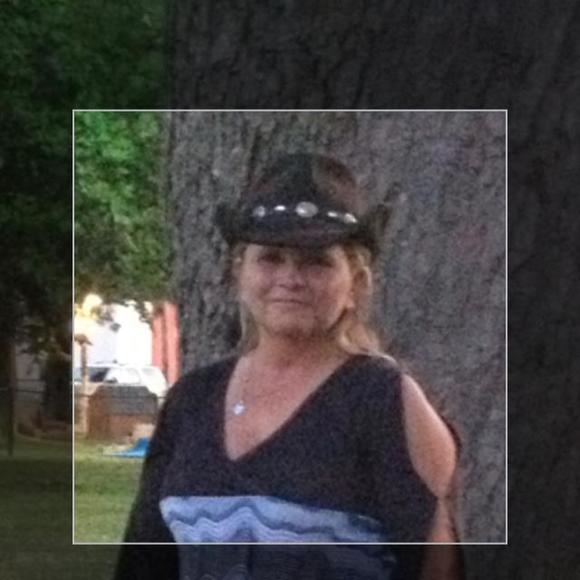 Profile Picture of Tam Polmanter (@tampolmanter) on Poshmark