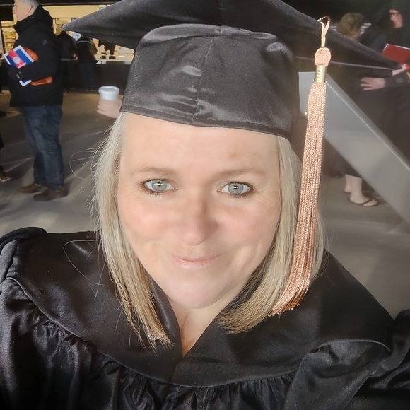 Profile Picture of Cindy Carrelli (@ccarrelli) on Poshmark