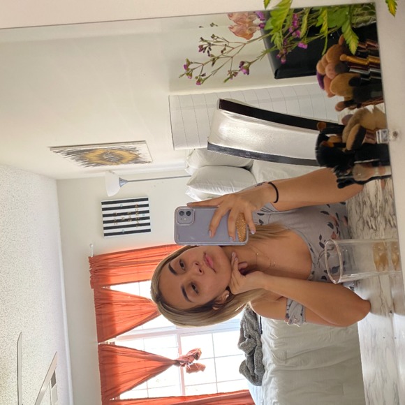 Profile Picture of Erika Lebron (@eyr0518) on Poshmark