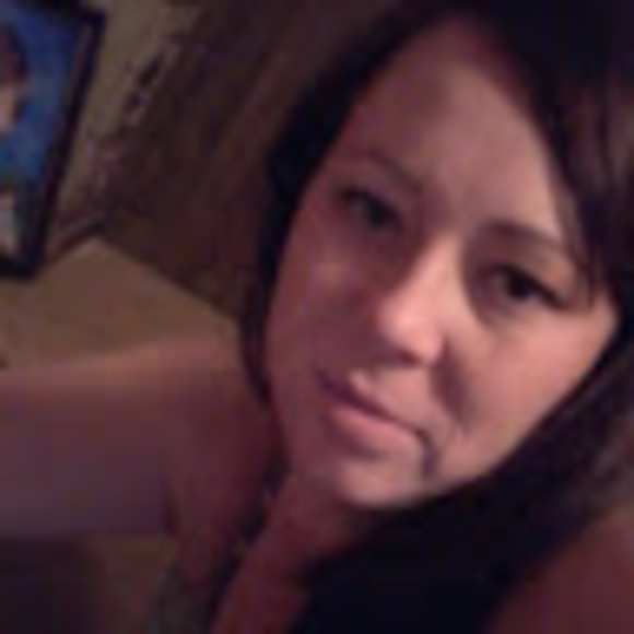 Profile Picture of Johnette Veal (@johnetteveal) on Poshmark