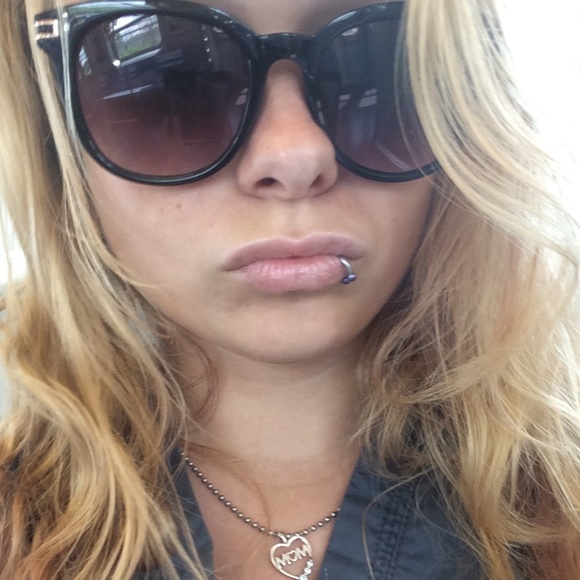 Profile Picture of Veronica Masiello (@v_masiello) on Poshmark