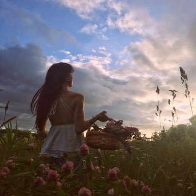 Profile Picture of Taurus Moon Mama (@RoseGates_) on Twitter