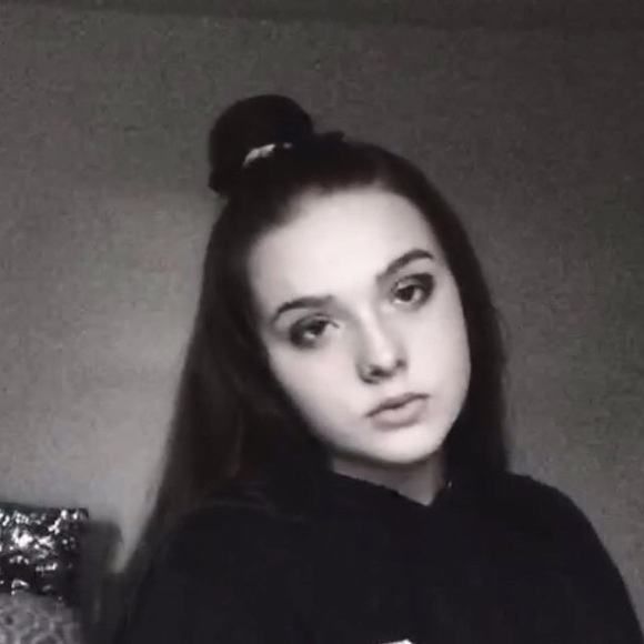 Profile Picture of Kiersten Harvey (@kierstenm763) on Poshmark