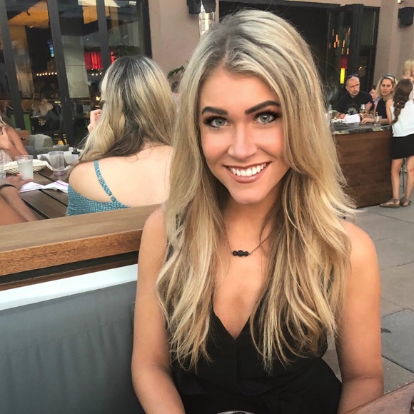 Profile Picture of Carolyne Auermann (@cauermann) on Poshmark