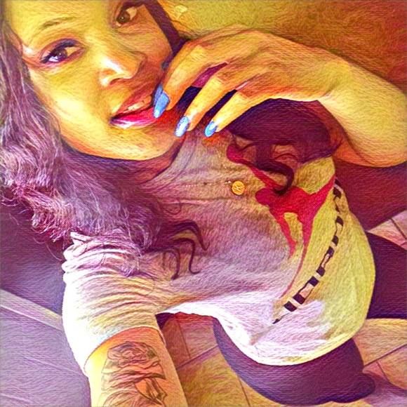 Profile Picture of Icess Kay (@icesskay) on Poshmark