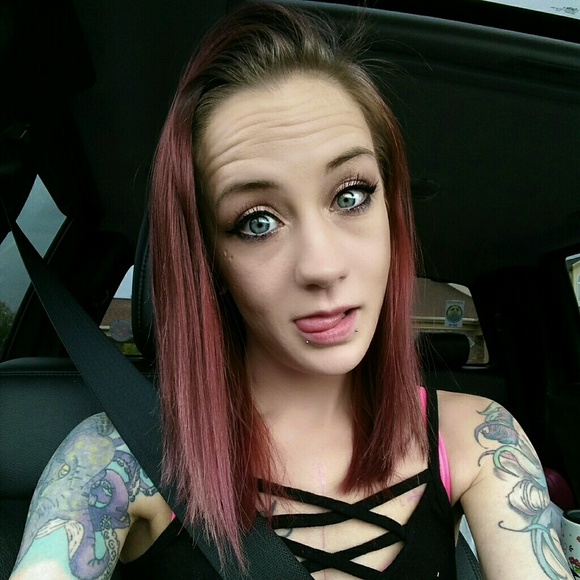 Profile Picture of Katrina Hefferon (@kheff1992) on Poshmark