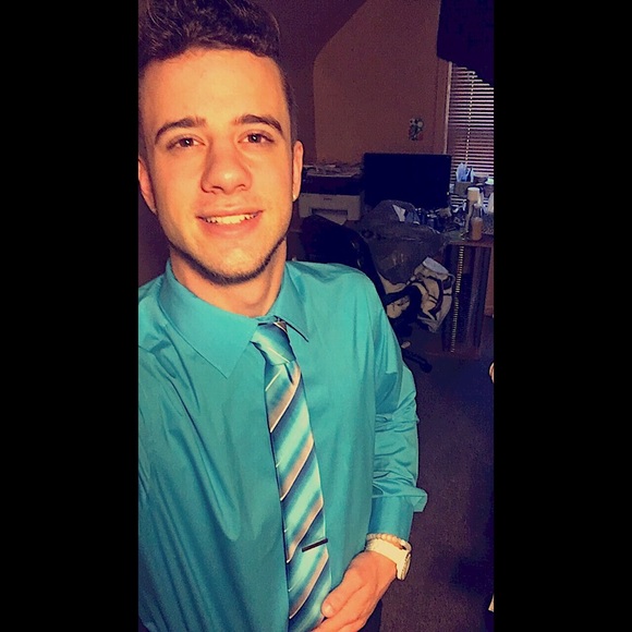 Profile Picture of Chase Tominey (@chase2305) on Poshmark