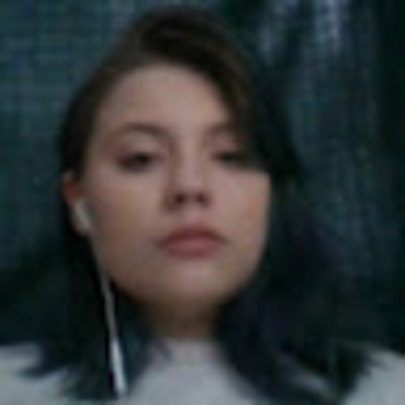 Profile Picture of Poppy Woofter (@poppywoofter) on Poshmark