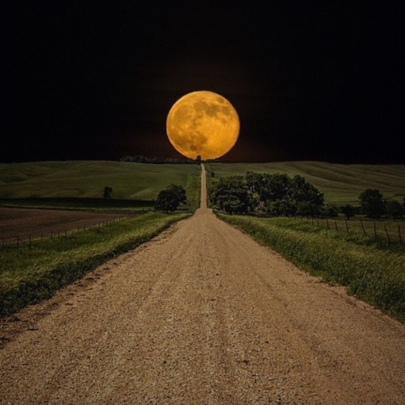 Profile Picture of Mikinzi Heiss (@mikinzi_h) on Poshmark