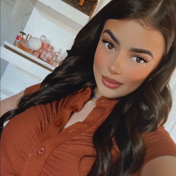 Profile Picture of Anniina Wasilenkoff (@anniina) on Poshmark