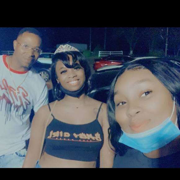 Profile Picture of Karl Gordon (@karlgordon) on Poshmark