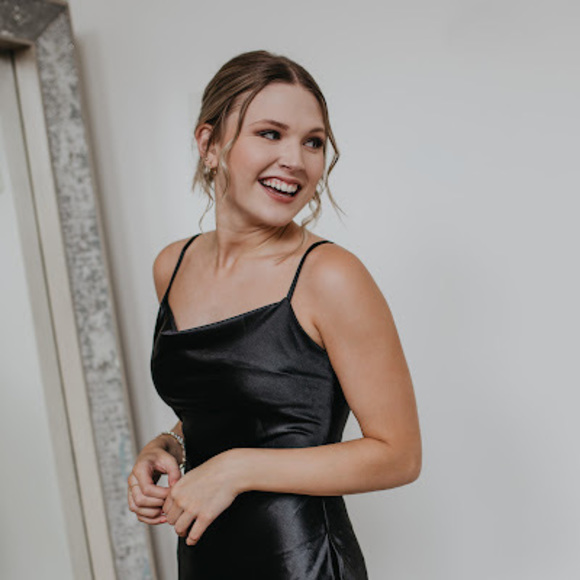 Profile Picture of Meredith Barckert (@mbarckert) on Poshmark