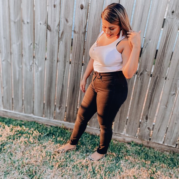 Profile Picture of Maddie Constante (@immaddiee) on Poshmark