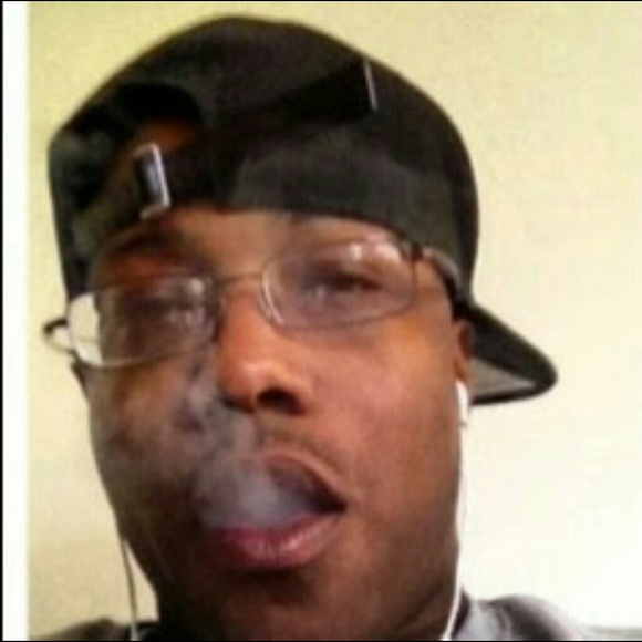 Profile Picture of Albert Wade (@ajwade82) on Poshmark