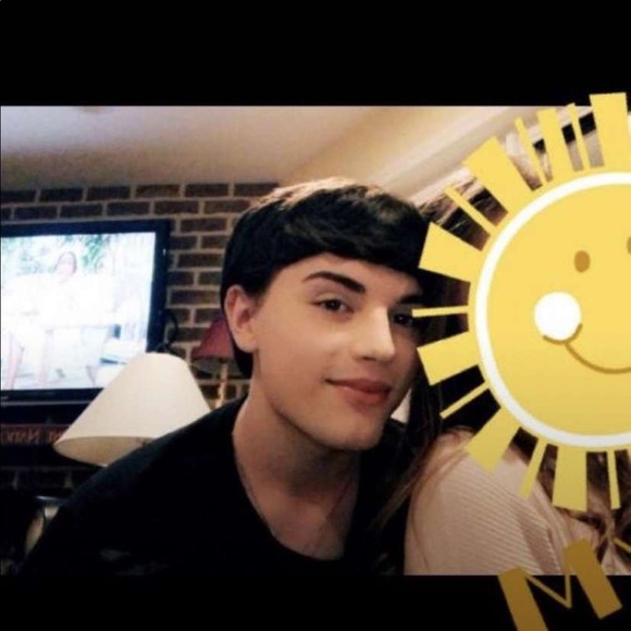 Profile Picture of Eddie Gimeno (@eddiegimeno) on Poshmark