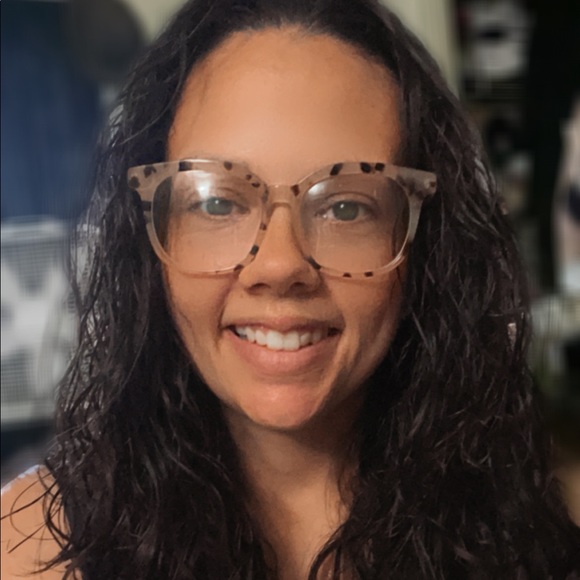 Profile Picture of Thomasina Thompson (@thomasinathomps) on Poshmark