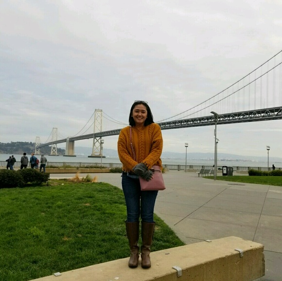 Profile Picture of Jwenk Setyani (@nadacr) on Poshmark