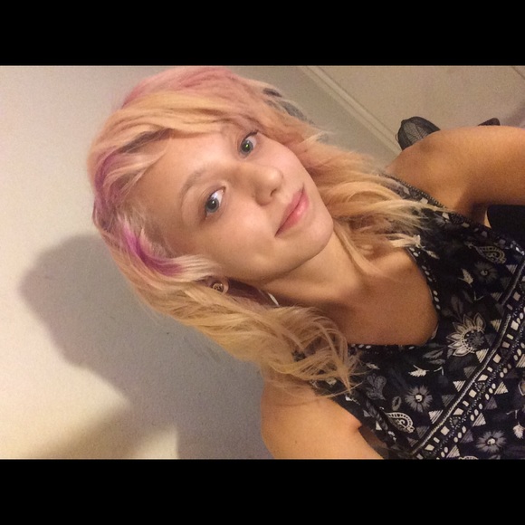 Profile Picture of Rebecca Krieski (@rebeccakrieski) on Poshmark