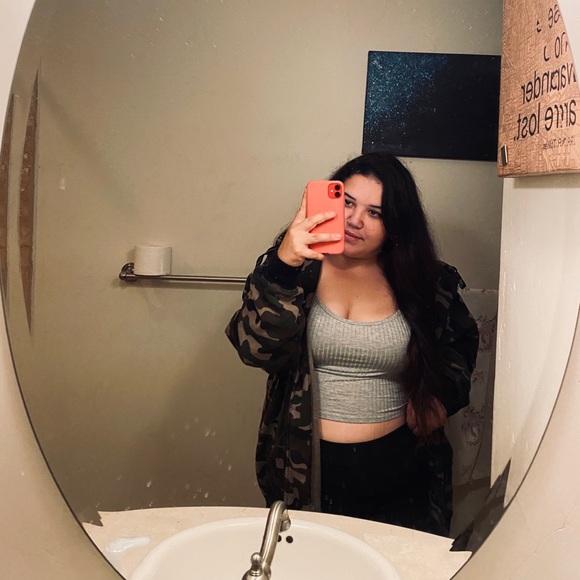 Profile Picture of Myranda Nishioka (@myrandanishioka) on Poshmark