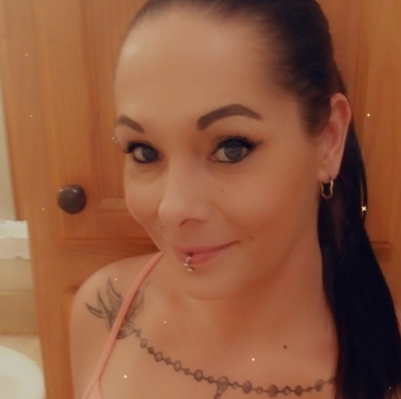 Profile Picture of April Winnick (@aprilmay0224) on Poshmark