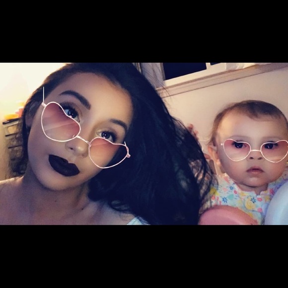 Profile Picture of Shannon Morarie (@shannoneileeen) on Poshmark