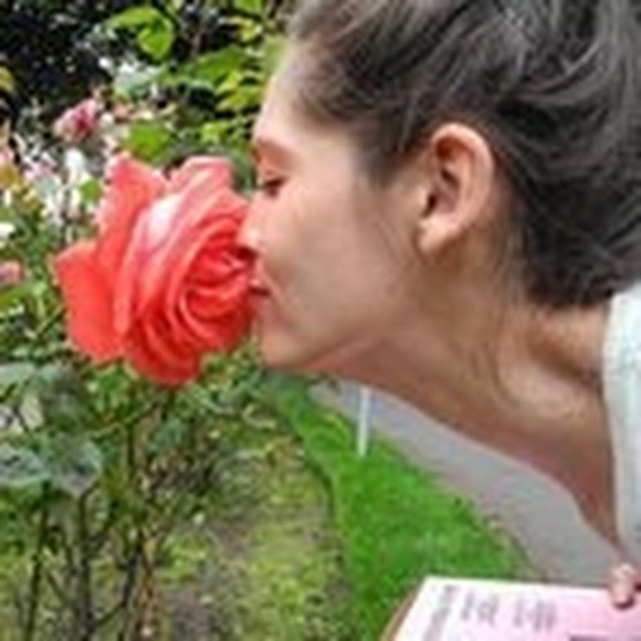 Profile Picture of Kate Whiteneck (@grousespouse) on Poshmark